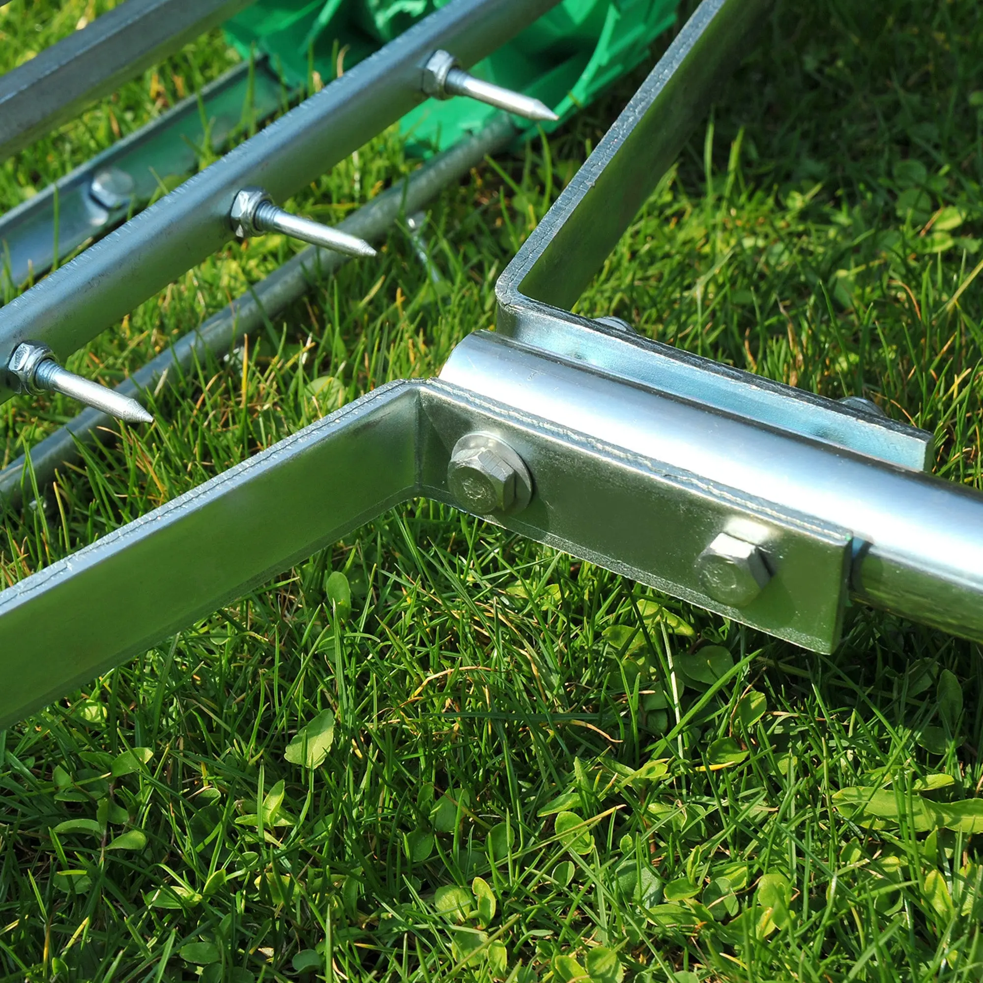 Lawn Aerator Roller with Telescopic Handle 98L x 45W x 87H cm Green